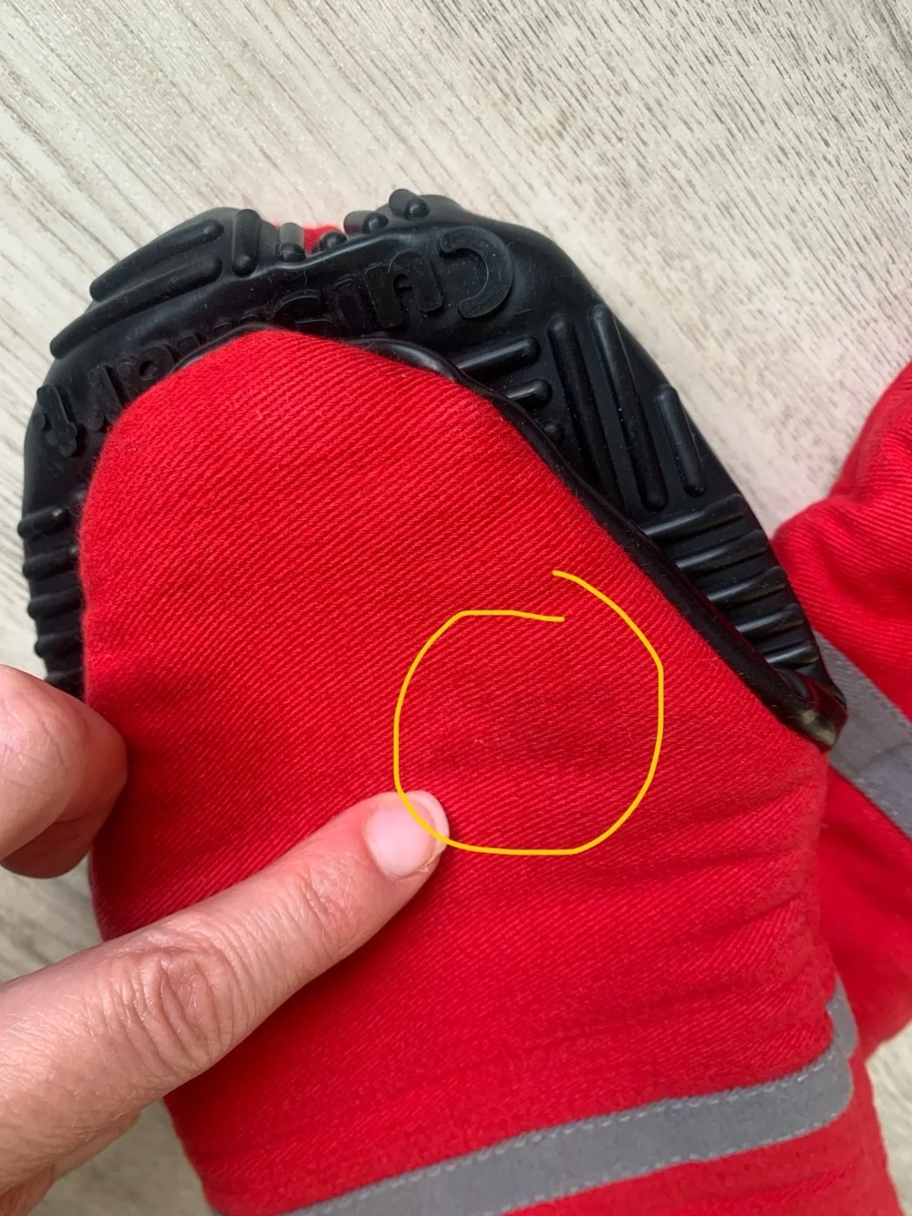 Cuisinart Red Oven Mitts with non slip silicone grips -pair